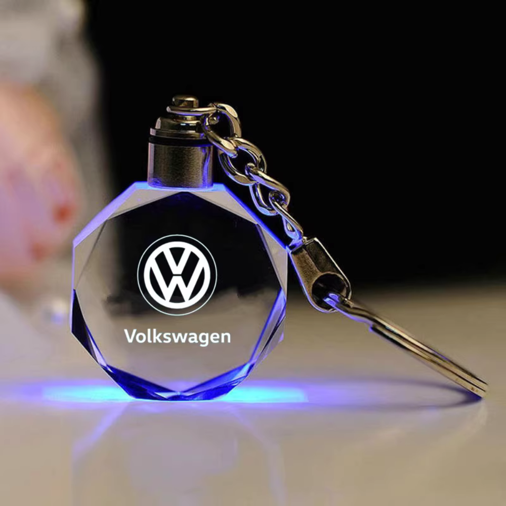 Brelok z trójwymiarowym logo motoryzacyjnym wykonanym z kryształu